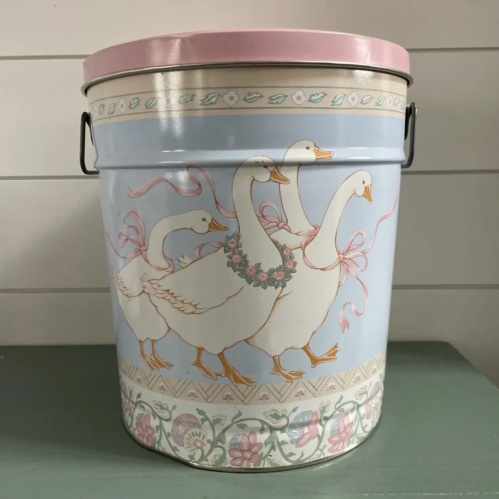 VTG 80s/90s Mother Goose Duck Metal Trash Can Bin Tin With Lid Handles Cottage